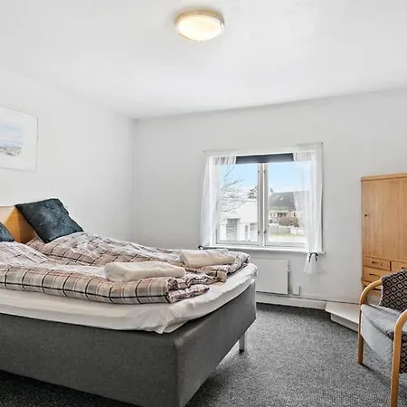 Inn Knudstrup & *